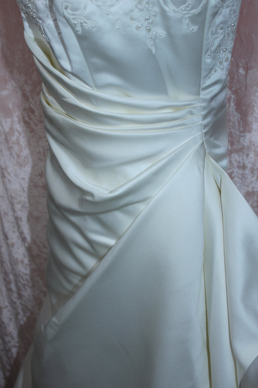 DaVinci Bridal Wedding Gown - Style E8023