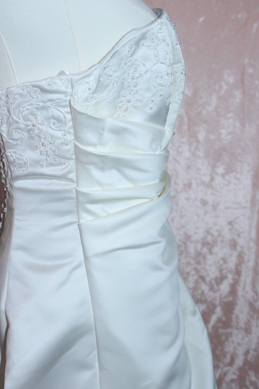 DaVinci Bridal Wedding Gown - Style E8023