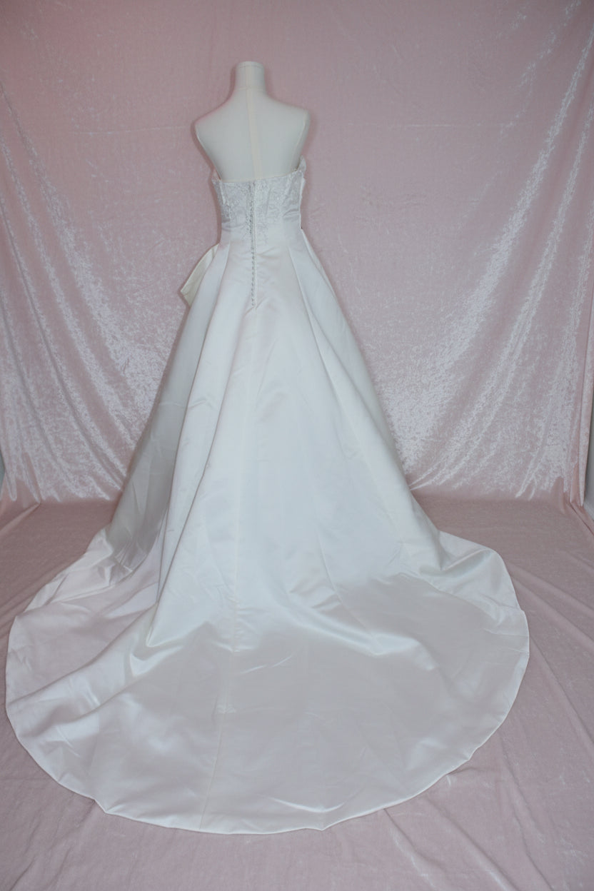 DaVinci Bridal Wedding Gown - Style E8023