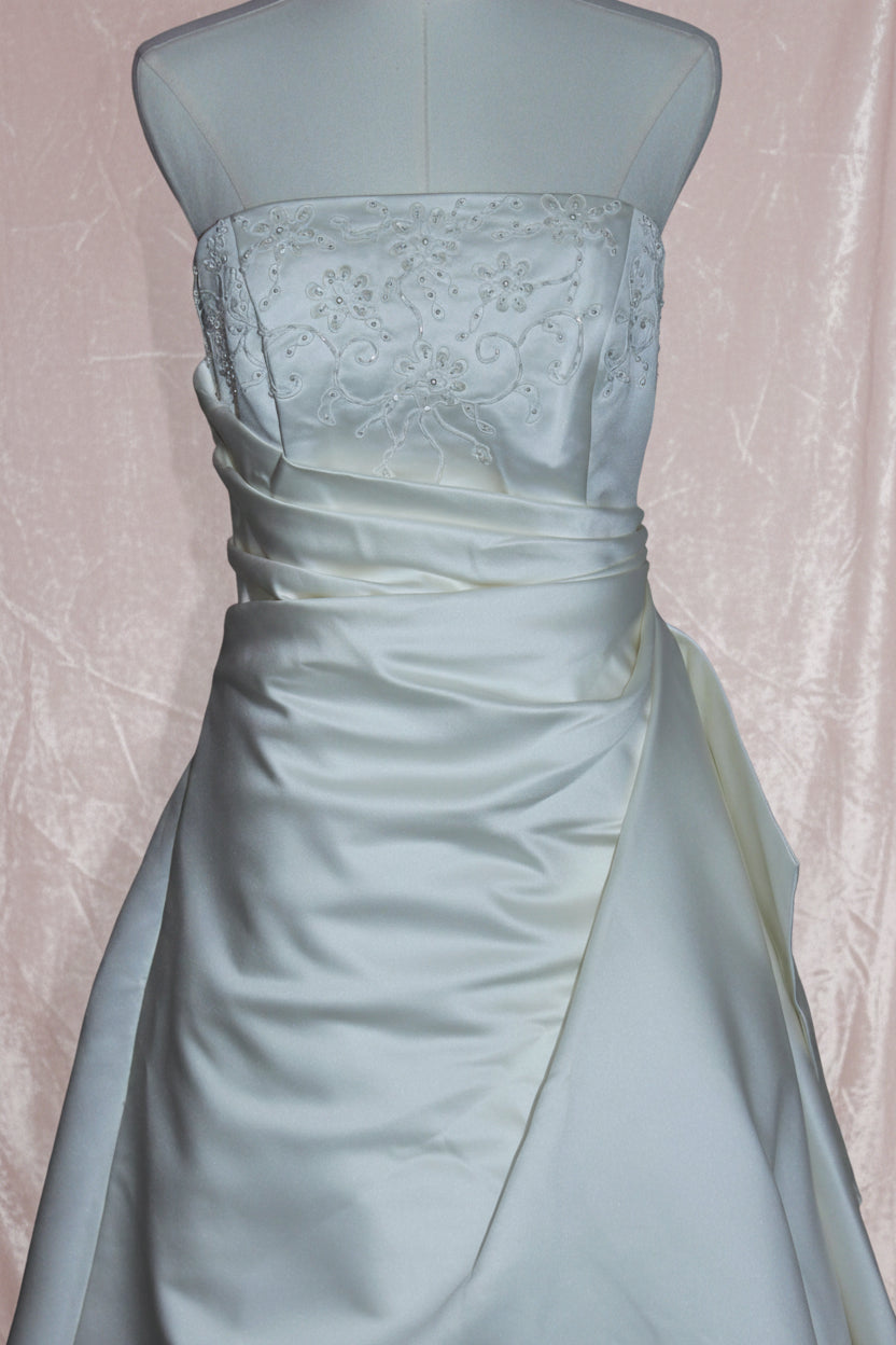 DaVinci Bridal Wedding Gown - Style E8023