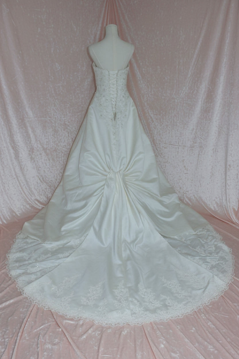 DaVinci Bridal Wedding Gown- Style T8166