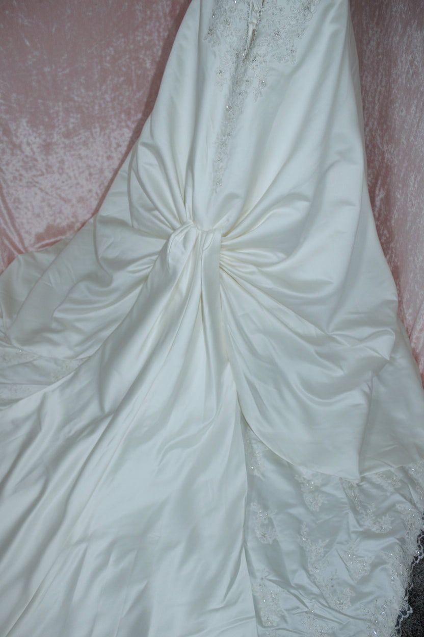 DaVinci Bridal Wedding Gown- Style T8166